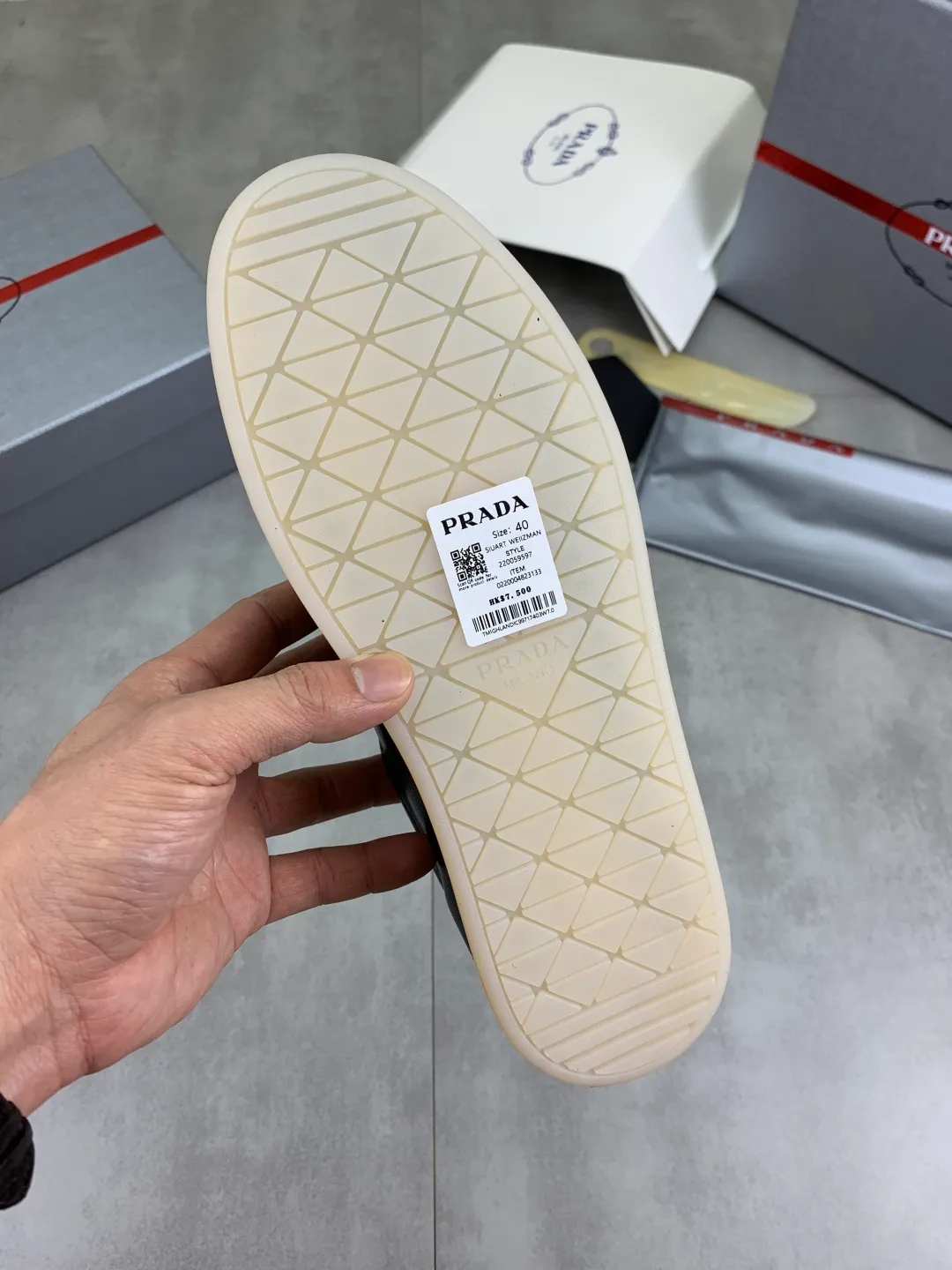 Men's shoes 💰P540💰【New model】The hot model is on the official website, 🆘 The trendy brand (Prada) mainly promotes the hot model, the avant-garde and versatile fashion men's shoes are privately modeled, the cowhide surface is spliced 1:1.. The fashion is simple, the original imported cowhide lining and the cowhide feet; the atmosphere and personality are more fashionable, eye-catching and pursuing class. It will subvert the old idea and be a must-have for fashion trendsetters with you! Must keep it for yourself! Tall and comfortable, large and low, high-end quality workmanship. Size: 38-45; 3️⃣colors available.